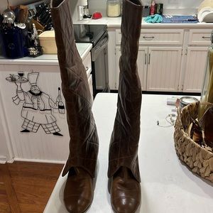 Euro size 40 Chanel boots. This is a size 9 US. Used (well loved).